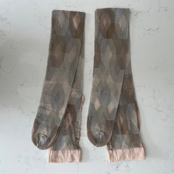 DKNY Fashion for Nordstrom Tulle Combo Modern Geometric Tights Grey Tan Sz Tall - Picture 4 of 10